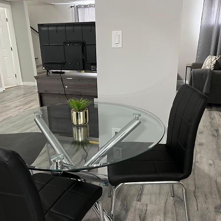 Cozy Modern And Lavish 1 Bedroom Basement Suite Winnipeg Exterior photo