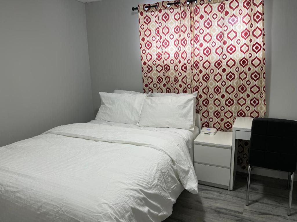 Cozy Modern And Lavish 1 Bedroom Basement Suite Winnipeg Exterior photo