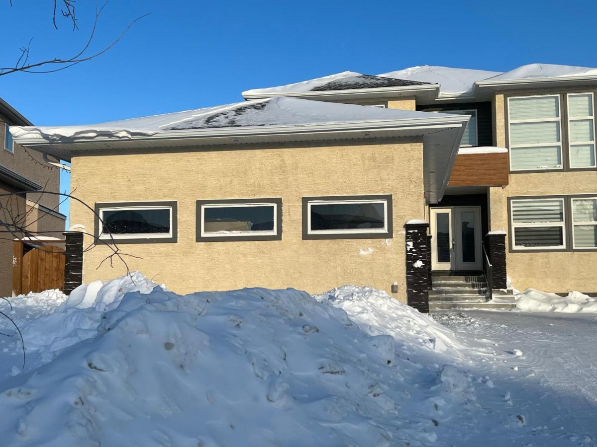 Cozy Modern And Lavish 1 Bedroom Basement Suite Winnipeg Exterior photo